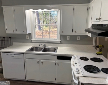 499 Oak Way - Photo Thumbnail 2