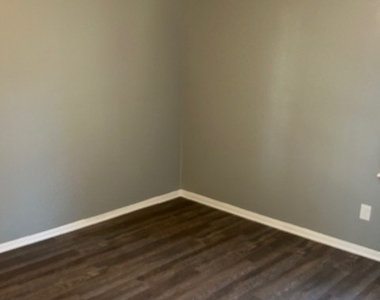 499 Oak Way - Photo Thumbnail 11
