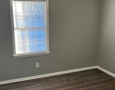 499 Oak Way - Photo Thumbnail 10