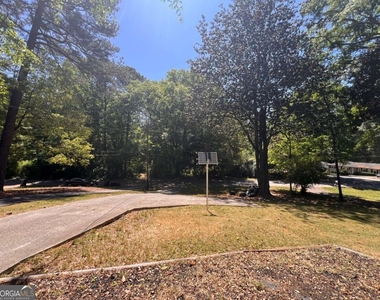 1947 Kenwood Place Se - Photo Thumbnail 32