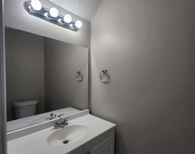 1653 Pinedale Circle Nw - Photo Thumbnail 4