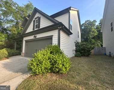 798 Gordon Street - Photo Thumbnail 2