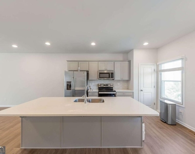 3625 Hawthorne Terrace - Photo Thumbnail 9
