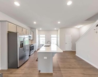 3625 Hawthorne Terrace - Photo Thumbnail 7