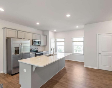 3625 Hawthorne Terrace - Photo Thumbnail 8