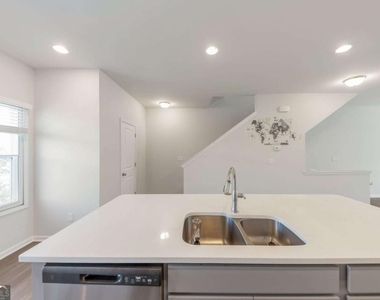 3625 Hawthorne Terrace - Photo Thumbnail 10