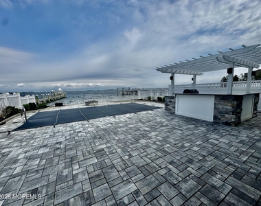 79 Pershing Boulevard - Photo Thumbnail 8