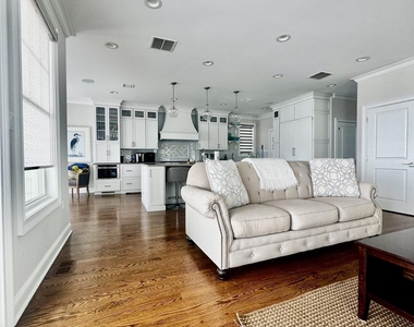 79 Pershing Boulevard - Photo Thumbnail 2