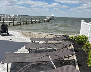 79 Pershing Boulevard - Photo Thumbnail 9