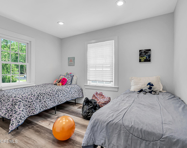 295 Jerome Avenue - Photo Thumbnail 14