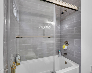 295 Jerome Avenue - Photo Thumbnail 13
