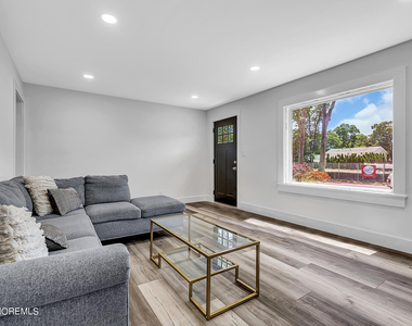 295 Jerome Avenue - Photo Thumbnail 3