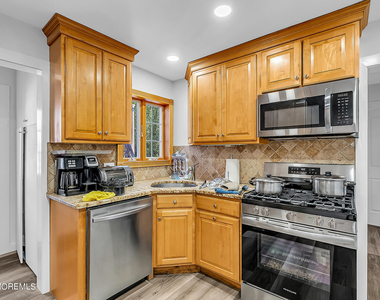 295 Jerome Avenue - Photo Thumbnail 8
