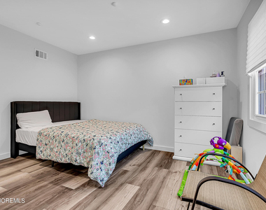 295 Jerome Avenue - Photo Thumbnail 20