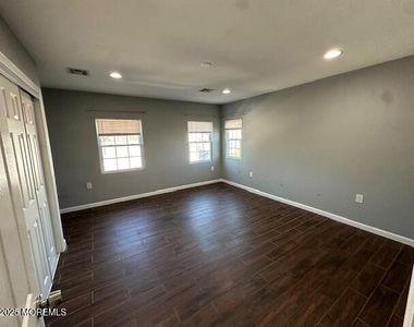 216 Ocean Gate Avenue - Photo Thumbnail 9