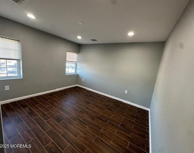 216 Ocean Gate Avenue - Photo Thumbnail 7