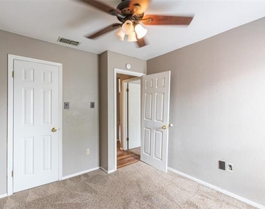 3902 Karen Drive - Photo Thumbnail 16