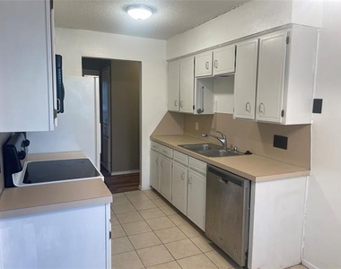 3902 Karen Drive - Photo Thumbnail 4