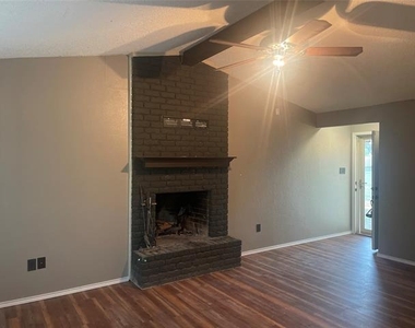 3902 Karen Drive - Photo Thumbnail 3