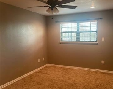 3902 Karen Drive - Photo Thumbnail 10