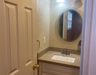 3902 Karen Drive - Photo Thumbnail 9