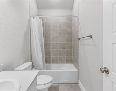 4919 Elizabeth Way - Photo Thumbnail 10