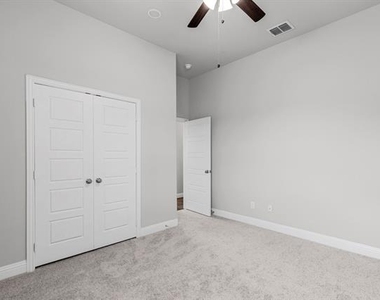 4919 Elizabeth Way - Photo Thumbnail 13