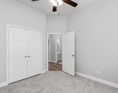 4919 Elizabeth Way - Photo Thumbnail 7