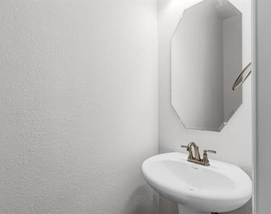 4919 Elizabeth Way - Photo Thumbnail 18