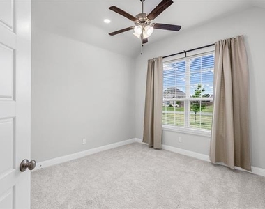 4919 Elizabeth Way - Photo Thumbnail 8