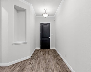 4919 Elizabeth Way - Photo Thumbnail 4