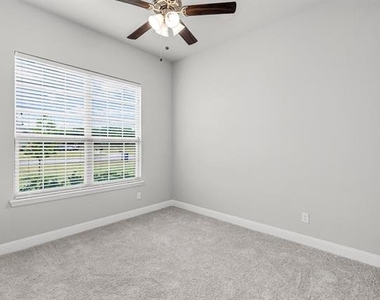 4919 Elizabeth Way - Photo Thumbnail 6