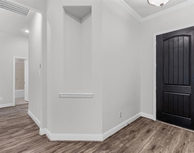 4919 Elizabeth Way - Photo Thumbnail 5