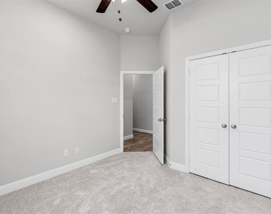 4919 Elizabeth Way - Photo Thumbnail 9