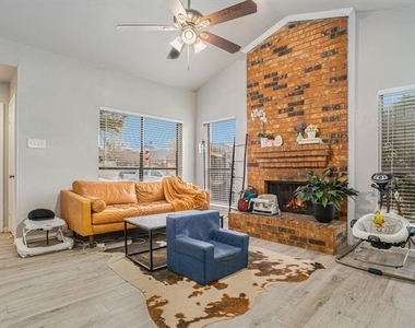 2201 Jackson Circle - Photo Thumbnail 1