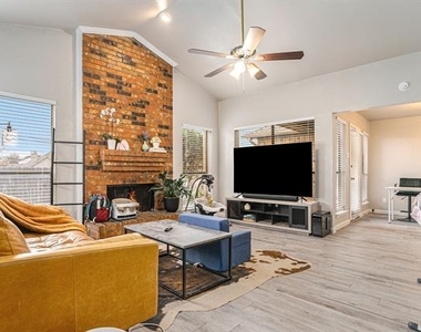 2201 Jackson Circle - Photo Thumbnail 2