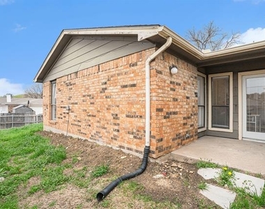 2201 Jackson Circle - Photo Thumbnail 19