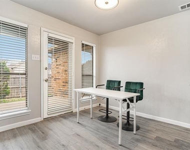 2201 Jackson Circle - Photo Thumbnail 6