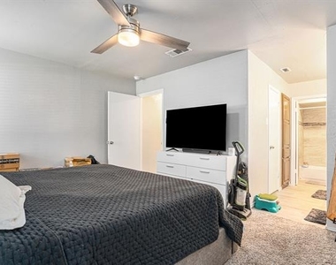 2201 Jackson Circle - Photo Thumbnail 13