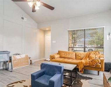 2201 Jackson Circle - Photo Thumbnail 4