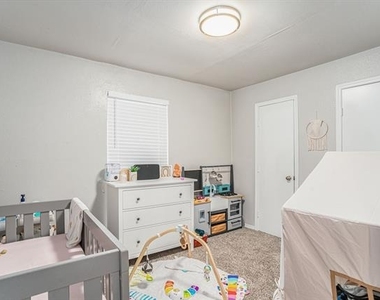 2201 Jackson Circle - Photo Thumbnail 16