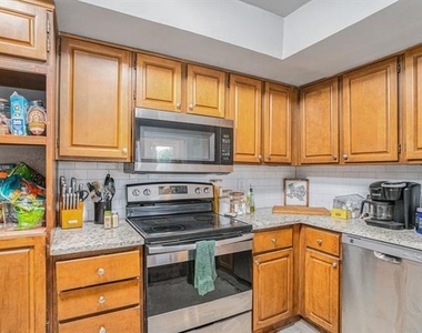 2201 Jackson Circle - Photo Thumbnail 9
