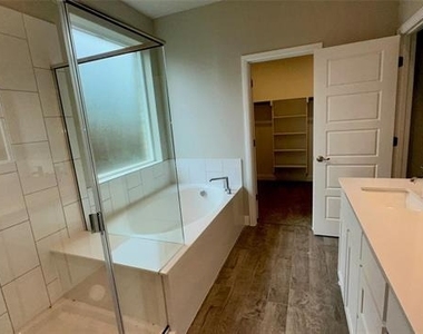 1709 Sparrow Street - Photo Thumbnail 5