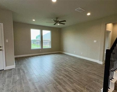 1709 Sparrow Street - Photo Thumbnail 4