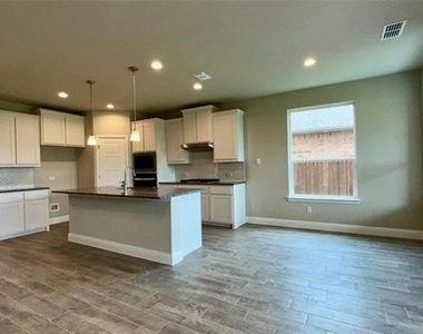1709 Sparrow Street - Photo Thumbnail 3