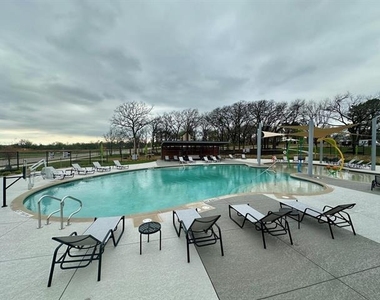 1709 Sparrow Street - Photo Thumbnail 15