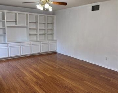 8617 Sabinas Trail - Photo Thumbnail 12