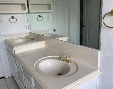 8617 Sabinas Trail - Photo Thumbnail 6