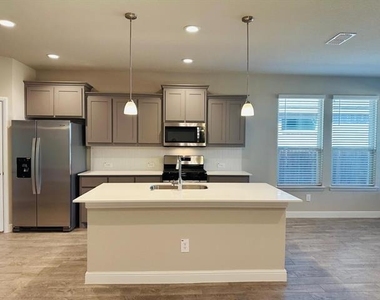 2516 Bellatrix Drive - Photo Thumbnail 2
