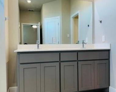 2516 Bellatrix Drive - Photo Thumbnail 13